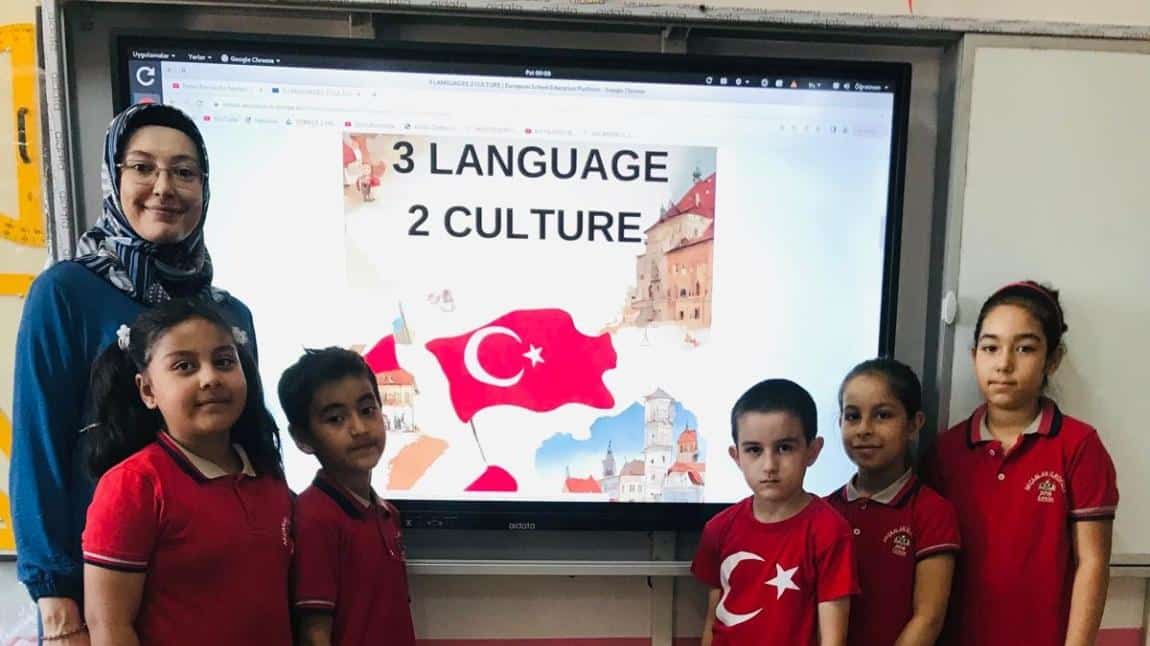Üç Dil İki Kültür